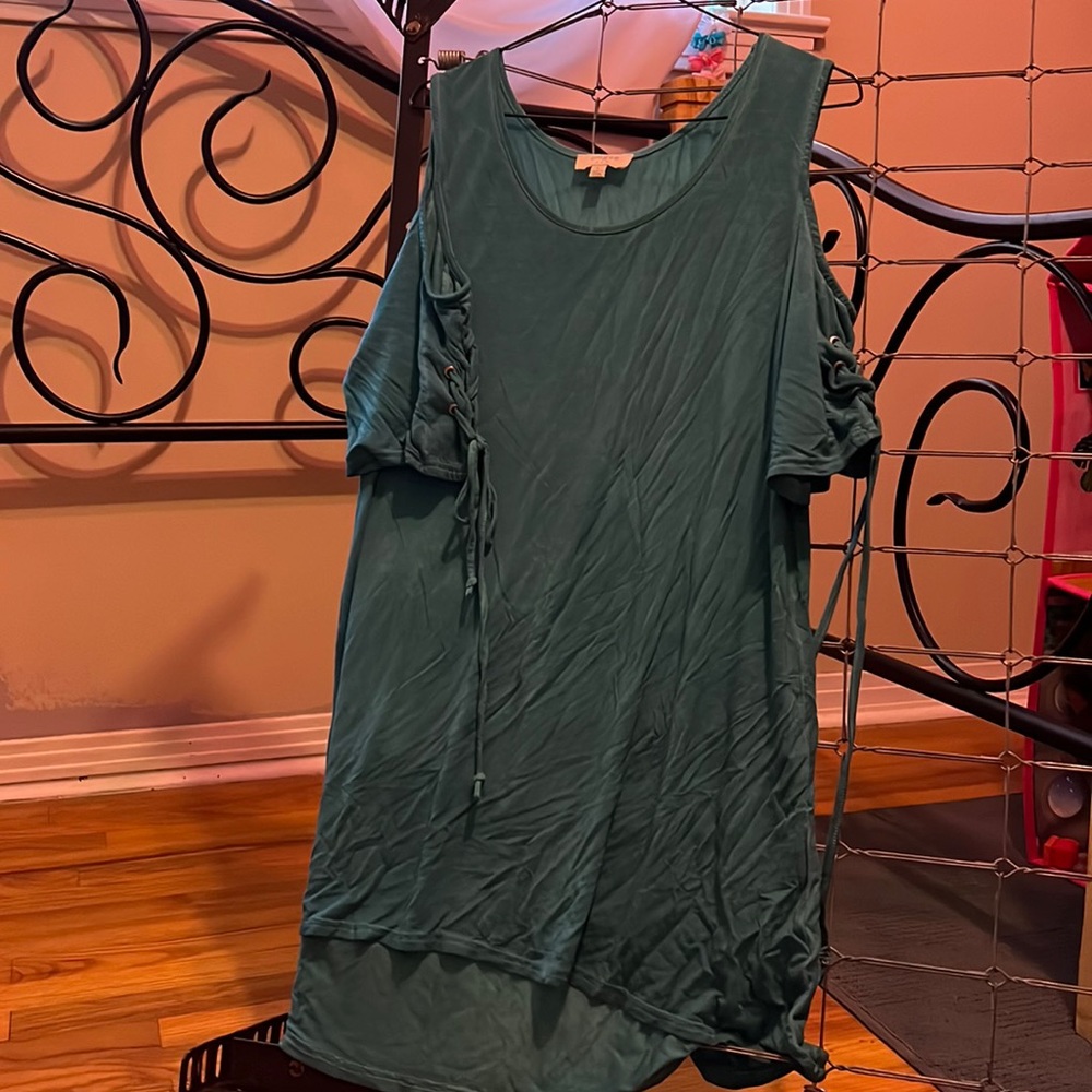 Umgee cold shoulder high low teal top